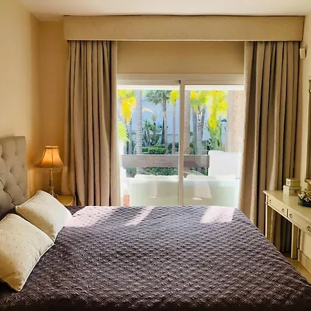 Beachside Luxury 2 Bedroom Apartment, Puerto Banus Apartment Marbella