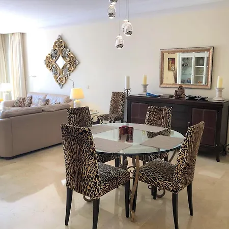 Beachside Luxury 2 Bedroom Apartment, Puerto Banus Marbella