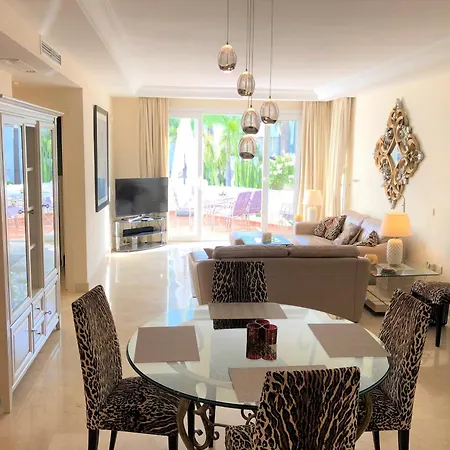 Beachside Luxury 2 Bedroom Apartment, Puerto Banus *