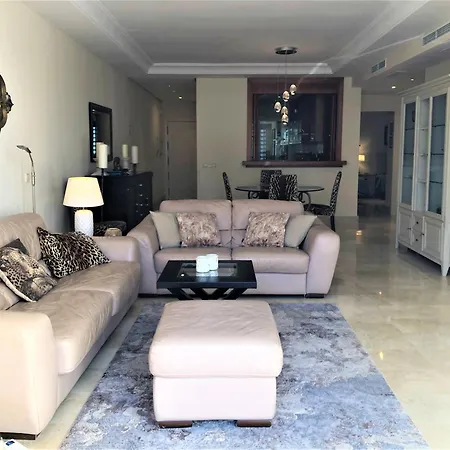 Beachside Luxury 2 Bedroom Apartment, Puerto Banus