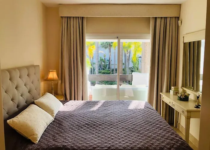 Beachside Luxury 2 Bedroom Apartment, Puerto Banus Διαμέρισμα Μαρμπέλλα