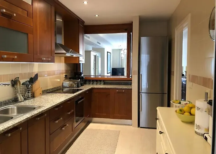 Beachside Luxury 2 Bedroom Apartment, Puerto Banus * Marbella