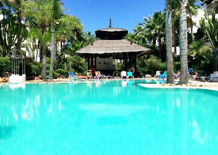 Beachside Luxury 2 Bedroom Apartment, Puerto Banus Apartman *