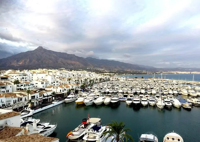 Beachside Luxury 2 Bedroom Apartment, Puerto Banus Appartement