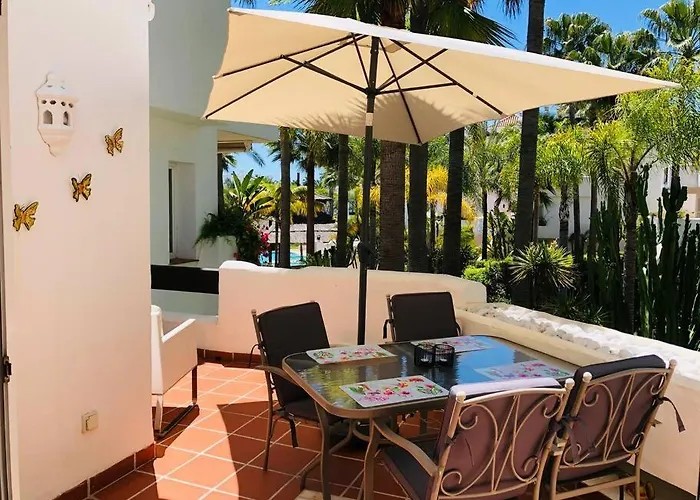 Beachside Luxury 2 Bedroom Apartment, Puerto Banus * Marbella