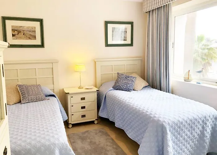 Beachside Luxury 2 Bedroom Apartment, Puerto Banus Marbella