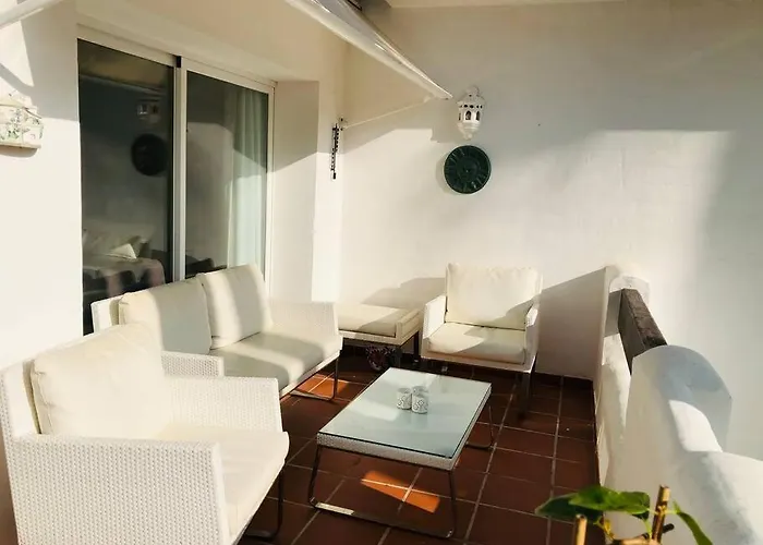 Beachside Luxury 2 Bedroom Apartment, Puerto Banus Μαρμπέλλα