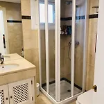 Beachside Luxury 2 Bedroom Apartment, Puerto Banus Apartman