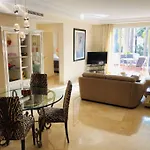 Apartman Beachside Luxury 2 Bedroom Apartment, Puerto Banus Marbella