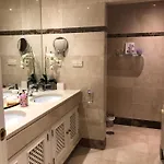 Beachside Luxury 2 Bedroom Apartment, Puerto Banus