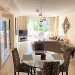 Beachside Luxury 2 Bedroom Apartment, Puerto Banus *
