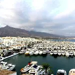 Beachside Luxury 2 Bedroom Apartment, Puerto Banus Διαμέρισμα