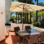Beachside Luxury 2 Bedroom Apartment, Puerto Banus * Μαρμπέλλα