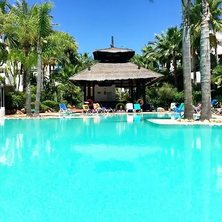 Beachside Luxury 2 Bedroom Apartment, Puerto Banus Lägenhet *