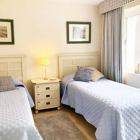 Beachside Luxury 2 Bedroom Apartment, Puerto Banus Marbella