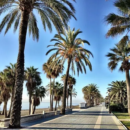 Beachside Luxury 2 Bedroom Apartment, Puerto Banus Lägenhet *